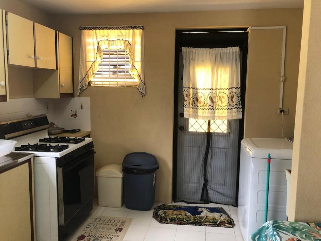 布里奇敦Donamae 2 Story Barbados House别墅 外观 照片